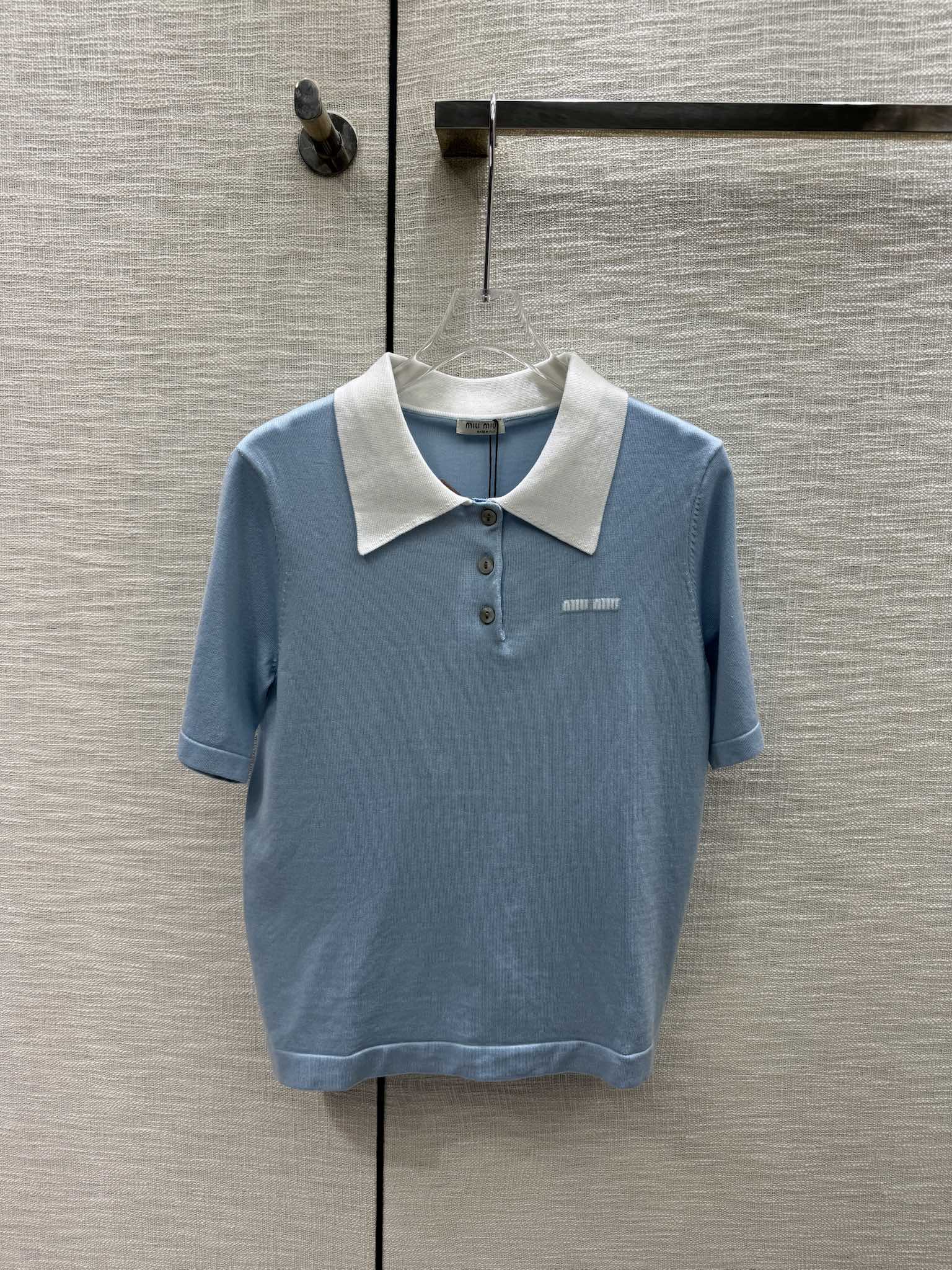 Miu Miu - 2404 - Трикотажный топ с короткими рукавами и воротником-поло с цветовыми блоками - Синий