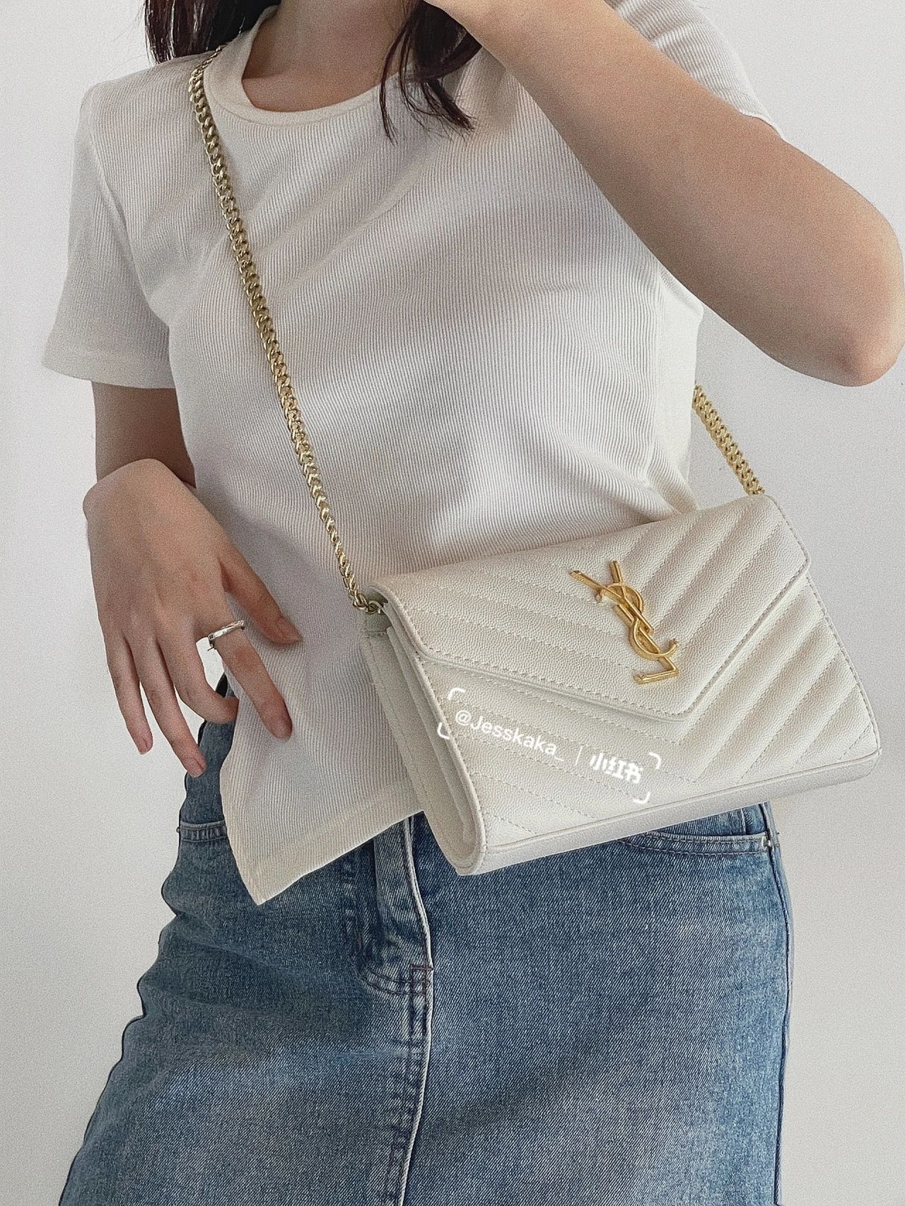 Часы YSL Monogram Caviar WOC — кремово-белые с золотой пряжкой — 22 см