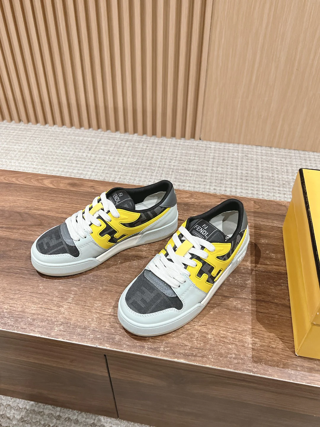 Кроссовки Fendi 2024 — жёлтые