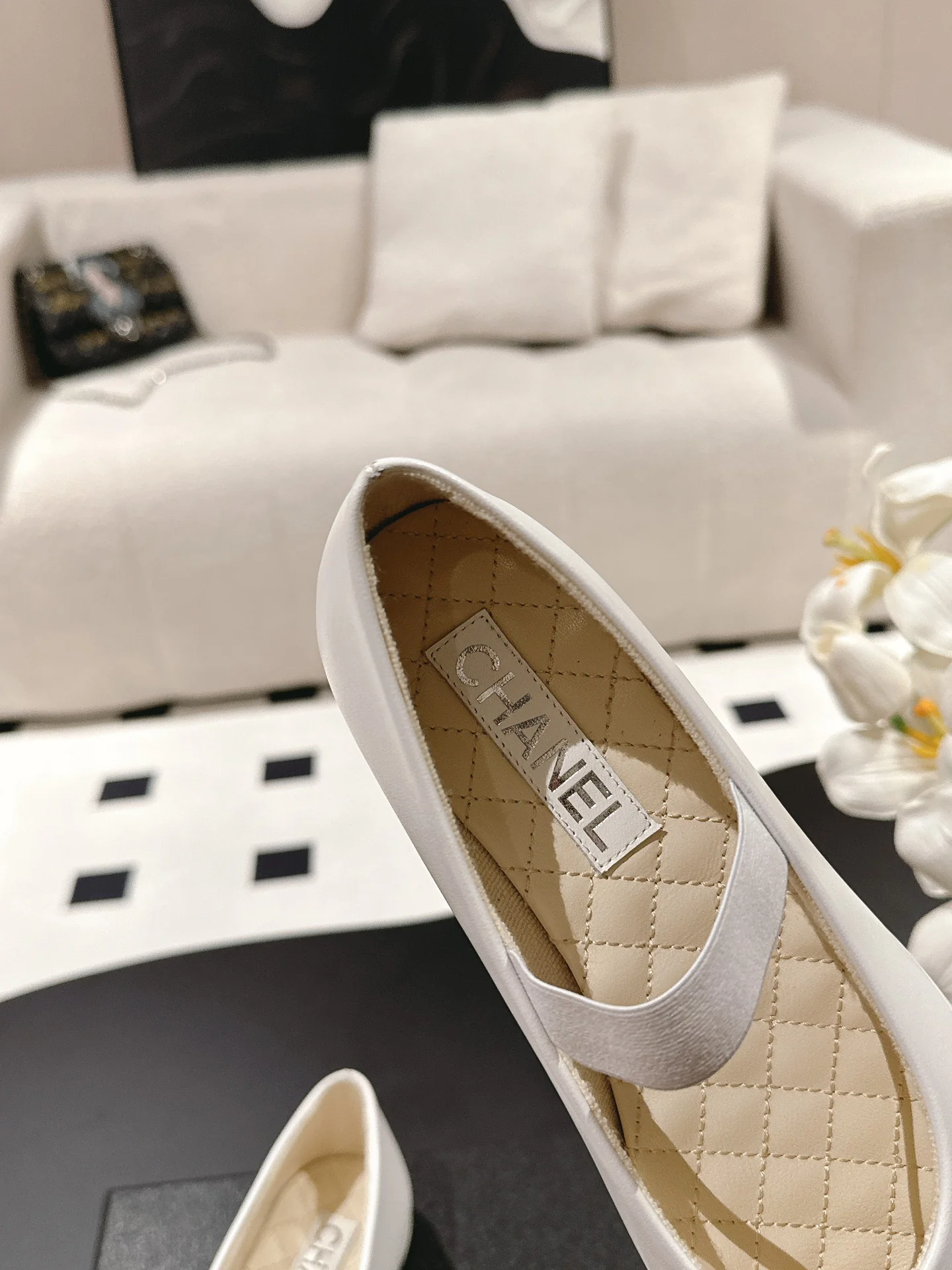 Туфли Мэри Джейн Chanel 2025 — белые