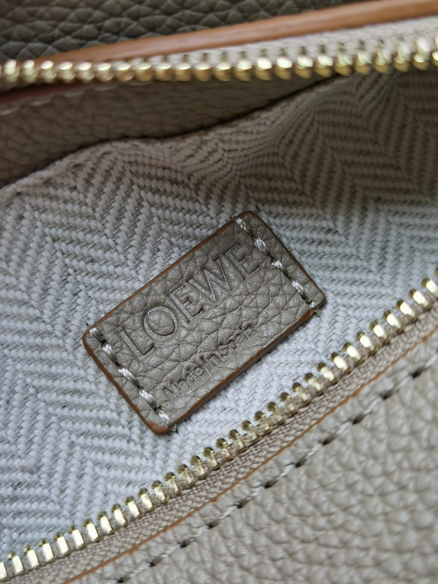 Loewe Puzzle, мини-версия из телячьей кожи, 1 шт.