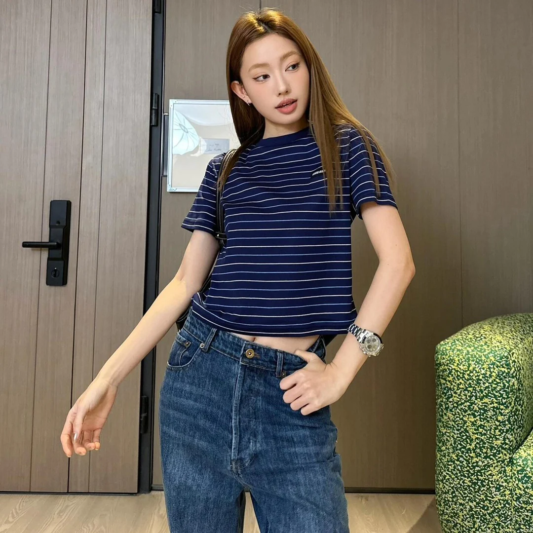 Miu Miu-2404 – Темно-синяя футболка с коротким рукавом и логотипом в тонкую полоску