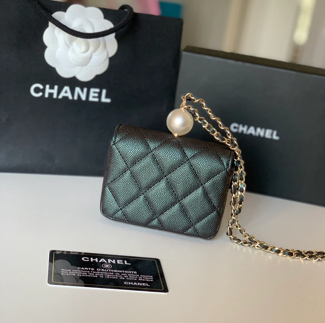 Монетоприемник Chanel с жемчужной цепочкой - 1 шт.