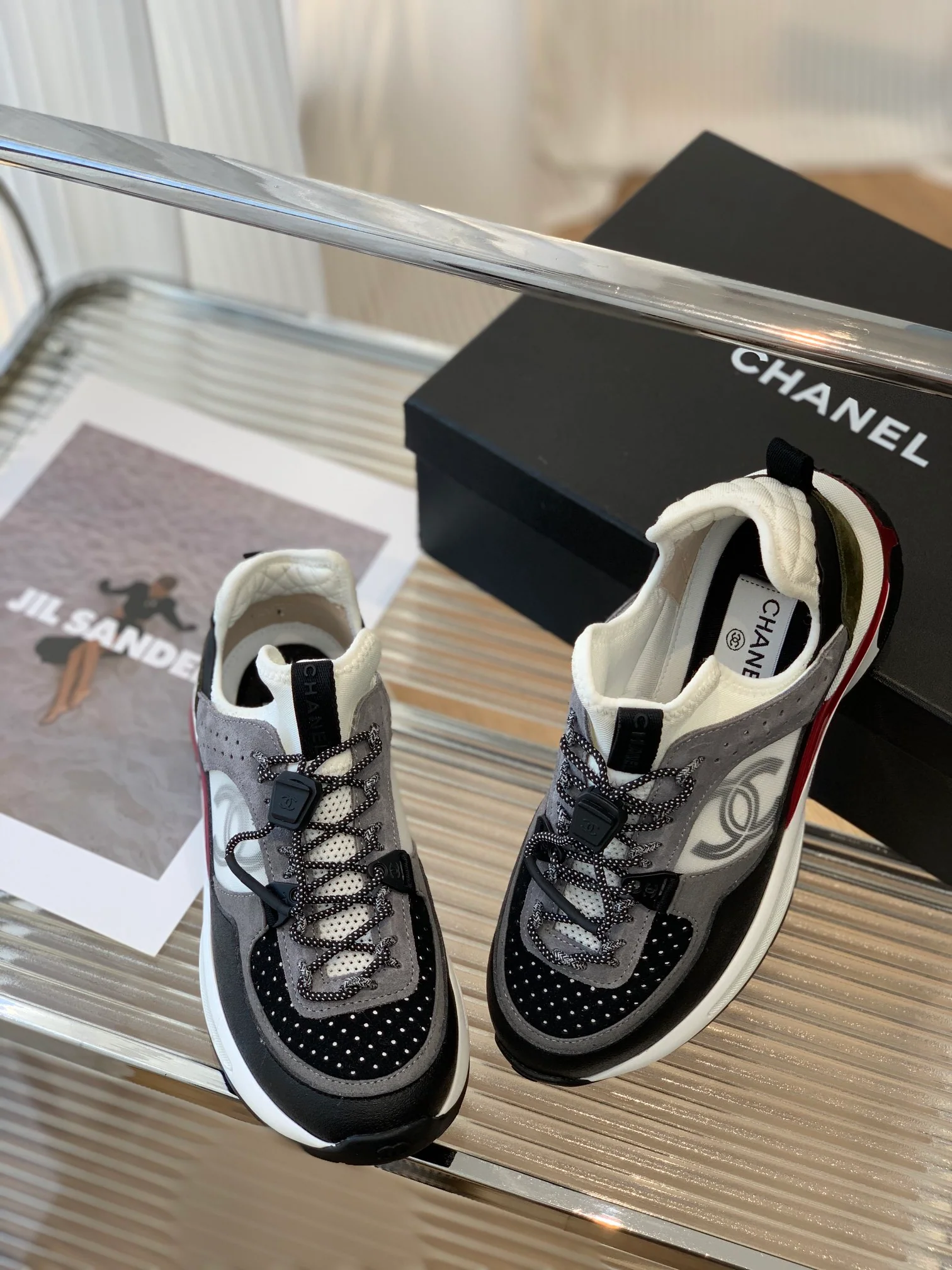 Chanel - Повседневные кроссовки - Черно-серые