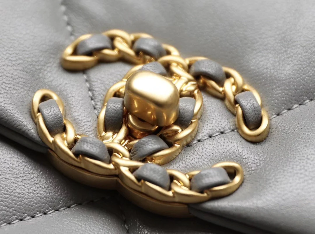 Сумка Chanel 19 — средне-серый