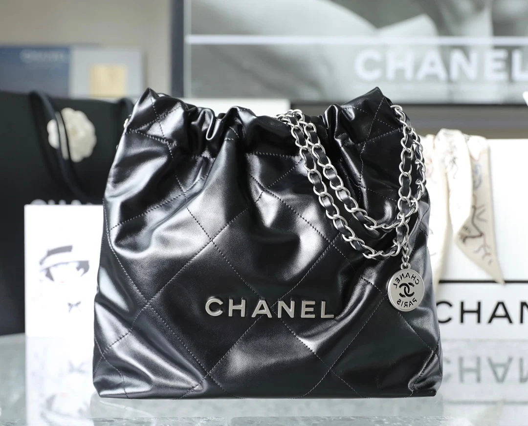 Сумка Chanel 22s 22bag - Маленький размер, глянцевая телячья кожа - Черная с серебристой фурнитурой