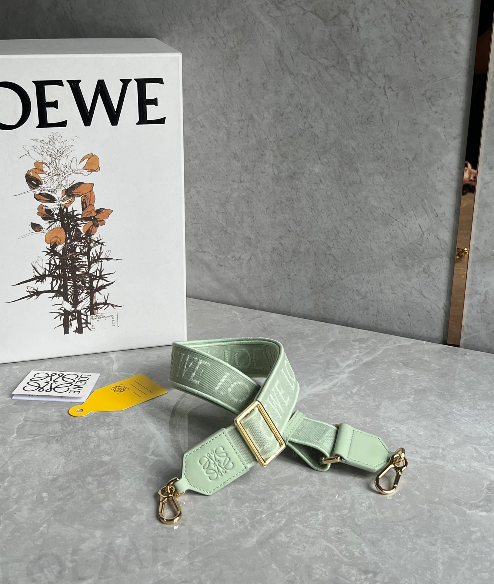 Кожаная сумка через плечо Loewe Puzzle - изумрудно-зеленая.