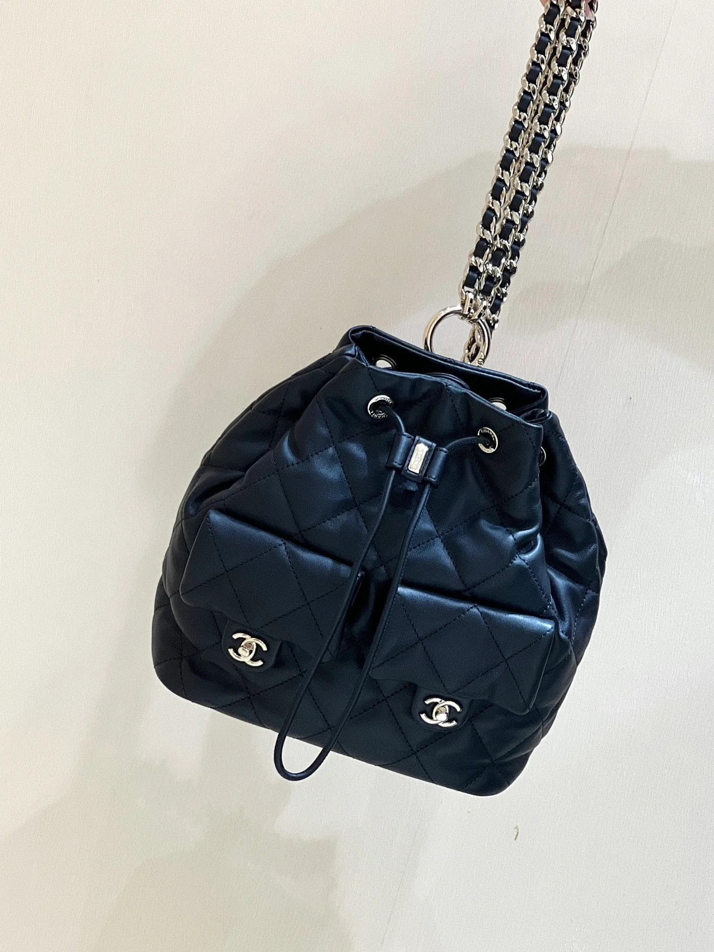 Рюкзак Chanel 23B — черный