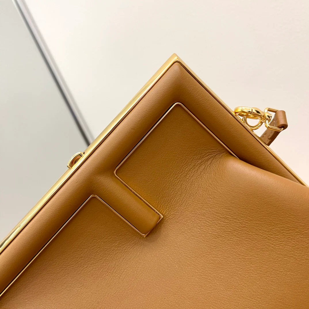 Сумка Fendi First из коричневой кожи - 1