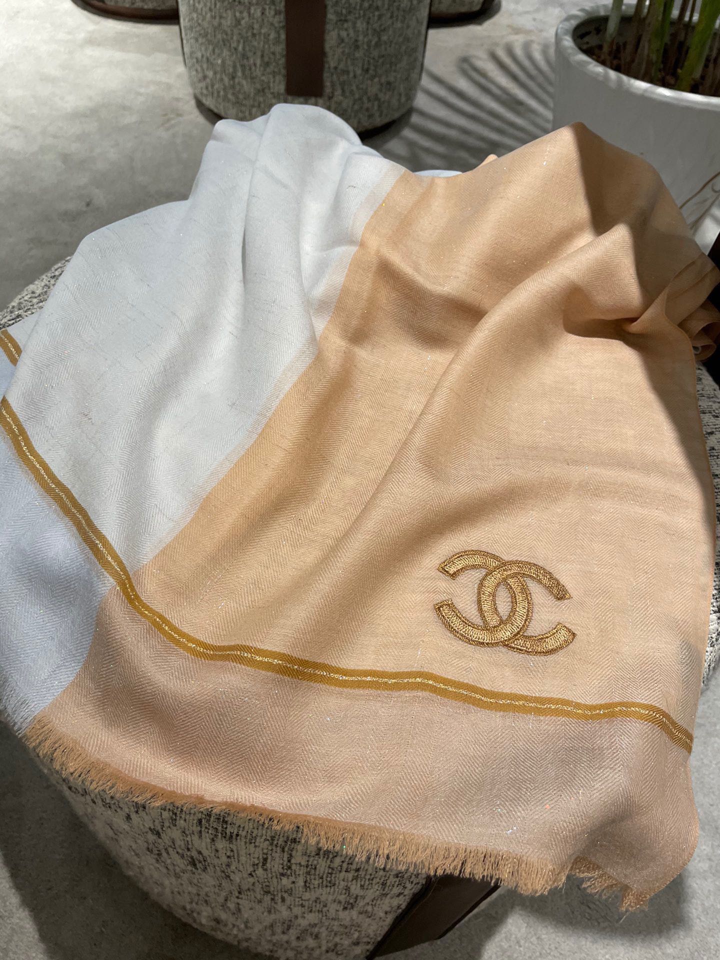 Chanel - Мягкий однотонный шарф - 105-180 см - Абрикосовый