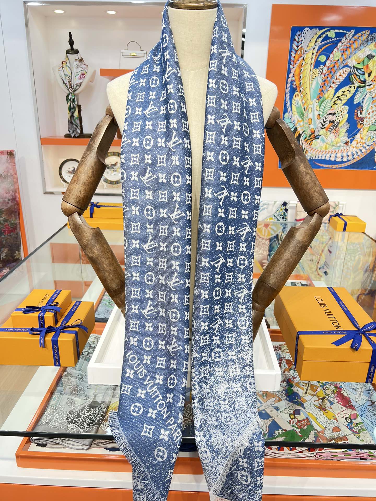 LV - Градиентная джинсовая шаль с монограммой - джинсовая ткань - градиент - 142 - 5 см - 2