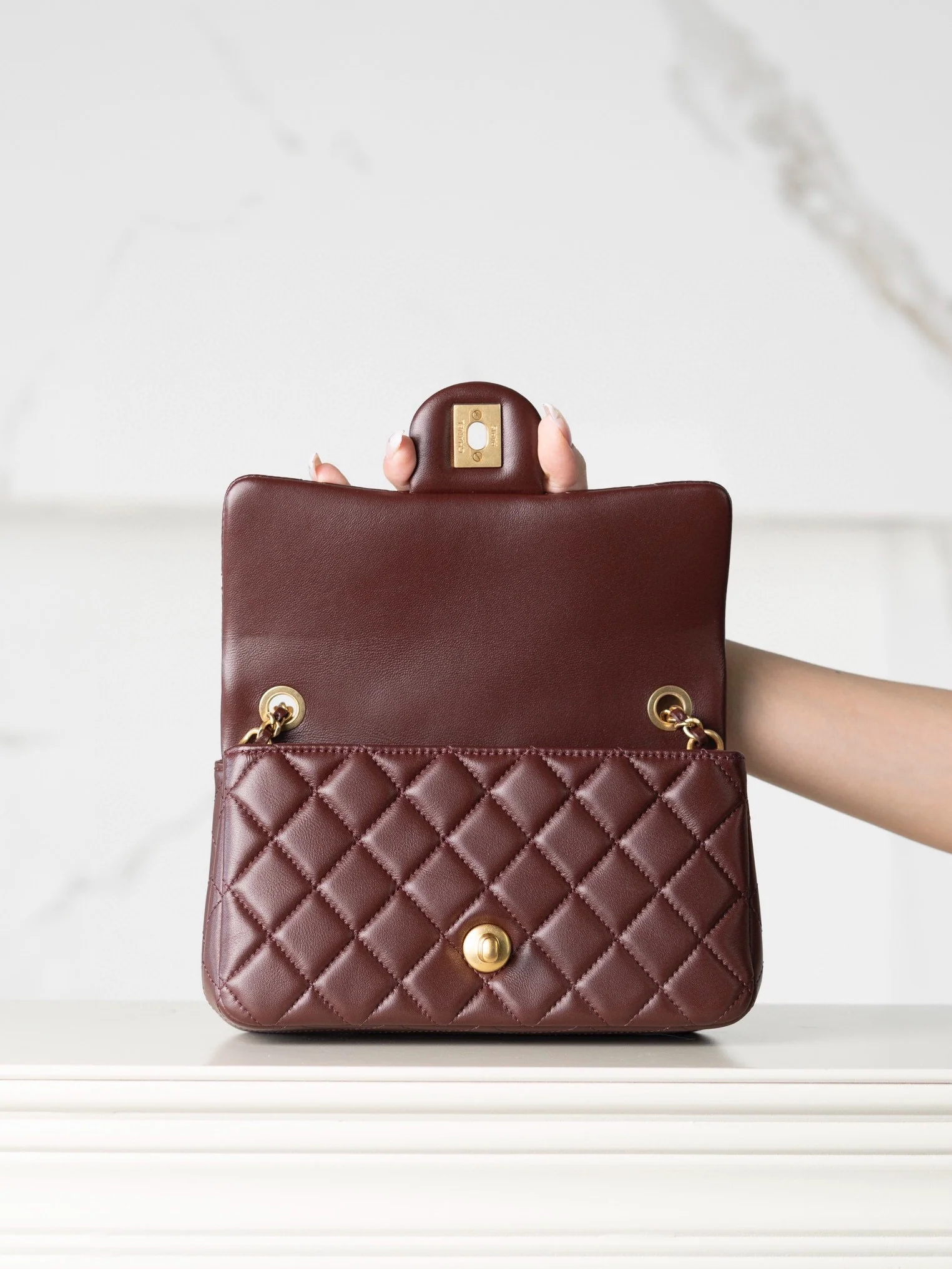 Мини-платье Chanel CF Gold Ball, бордовое.