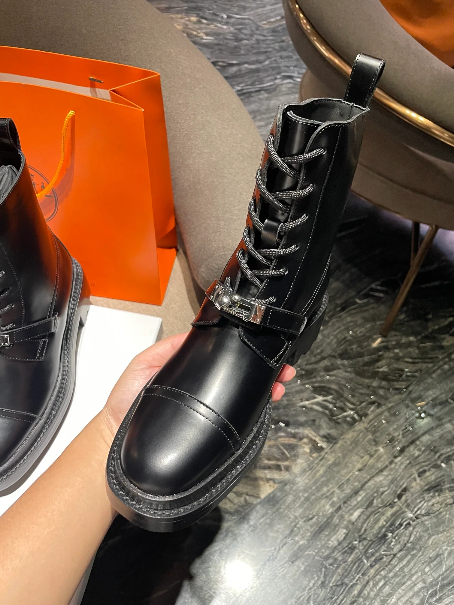 Новинка сезона осень/зима 2022 от Hermes - ботинки Martin с пряжкой H.