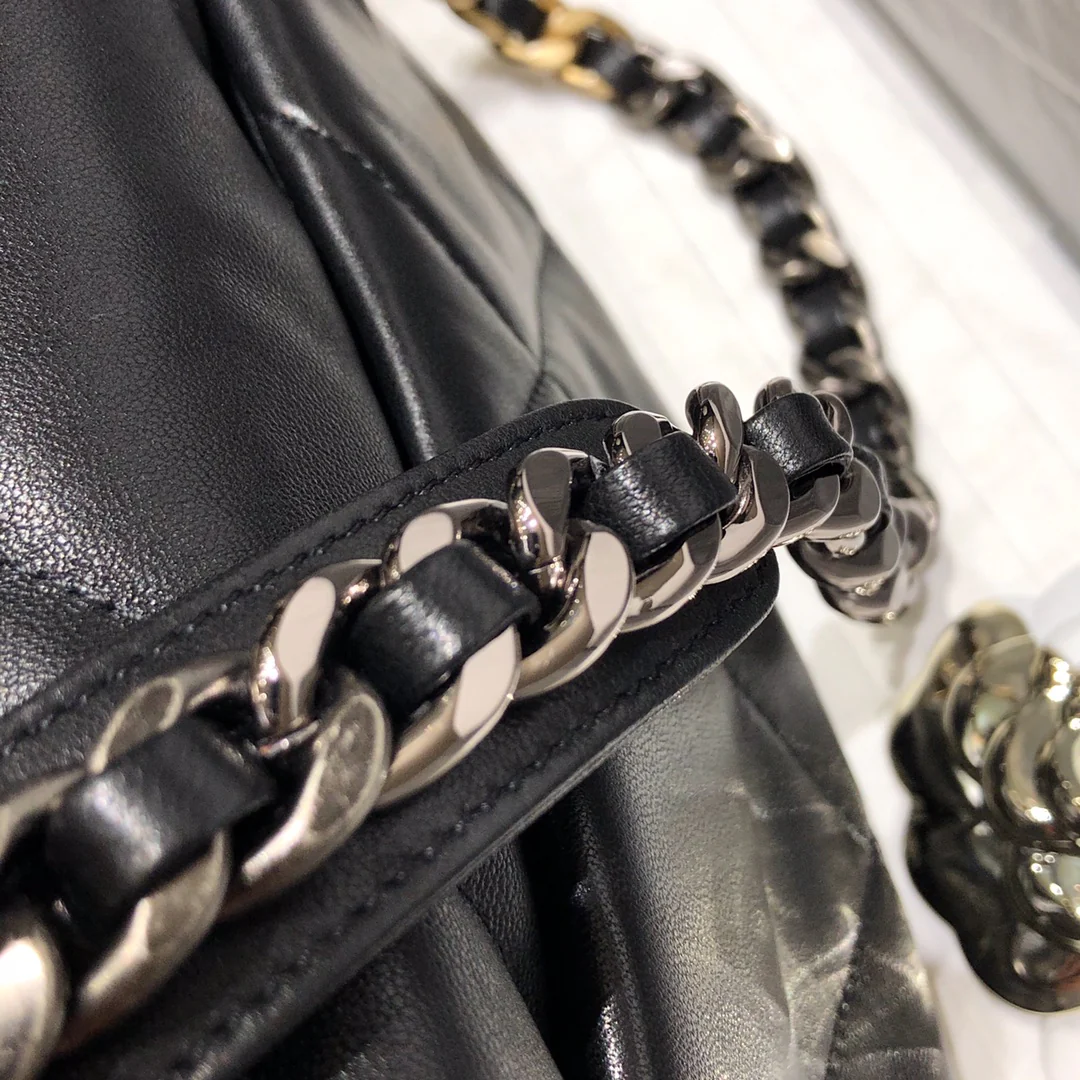 Маленькая сумочка Chanel 19bag - черная