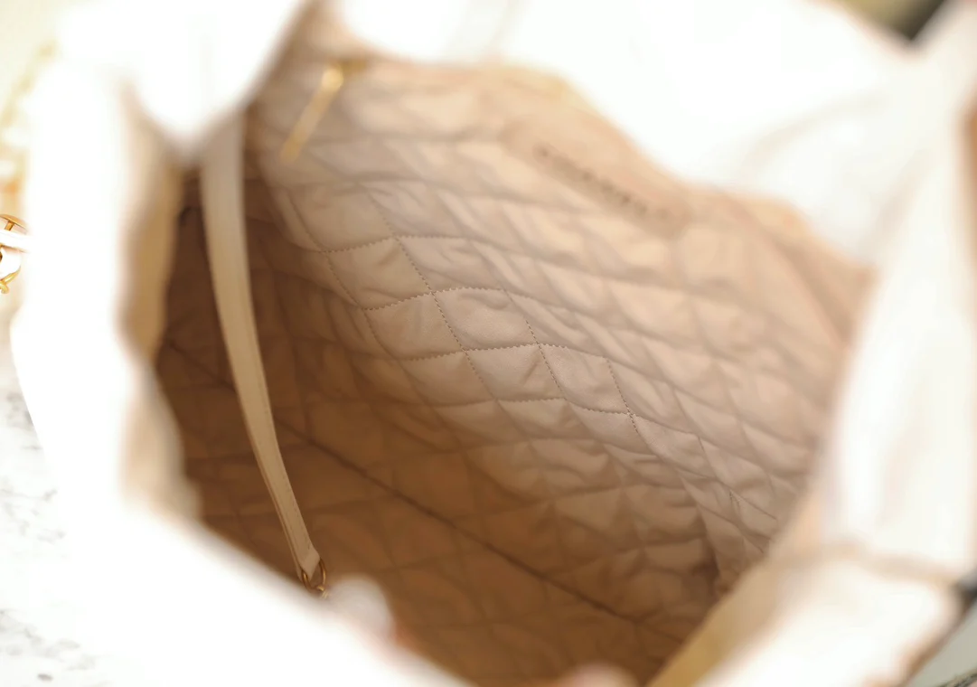 Chanel - Новый маленький рюкзак - Белый с золотой фурнитурой