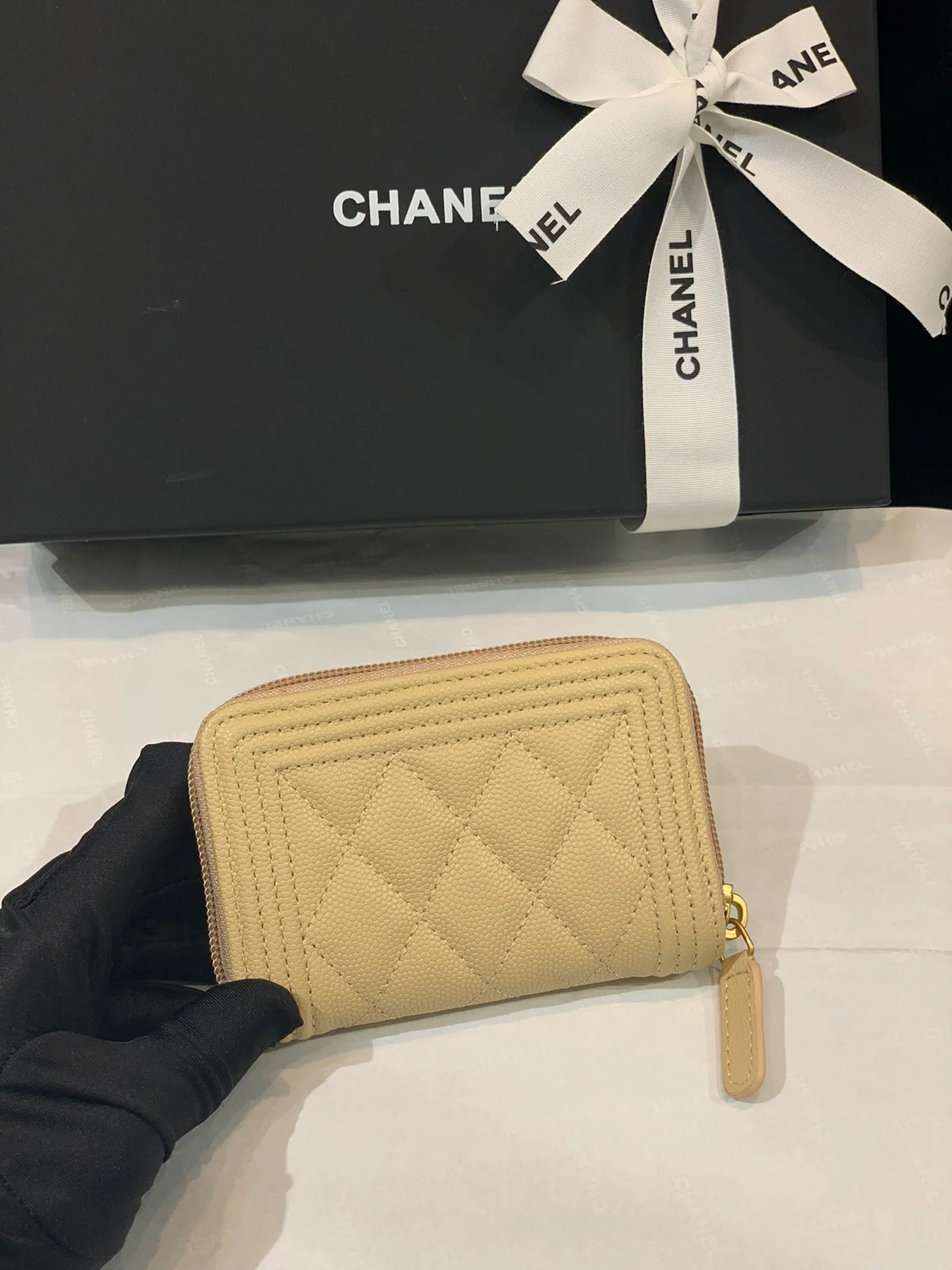 Chanel-Leboy 经典拉链零钱包 黄色