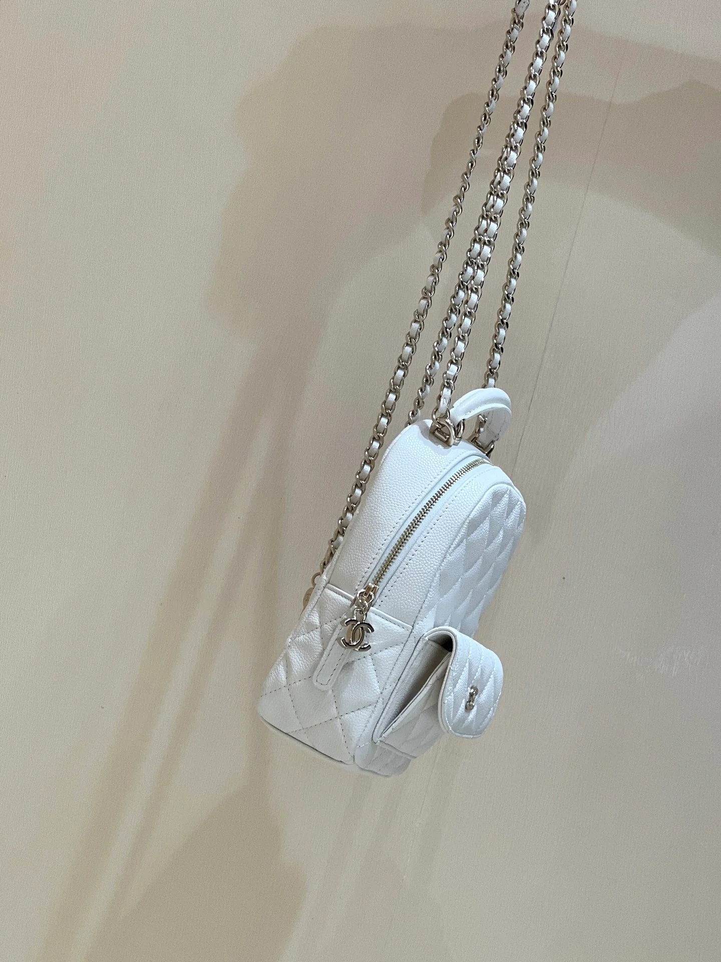 Новый оригинальный мини-рюкзак Chanel 24c - белый
