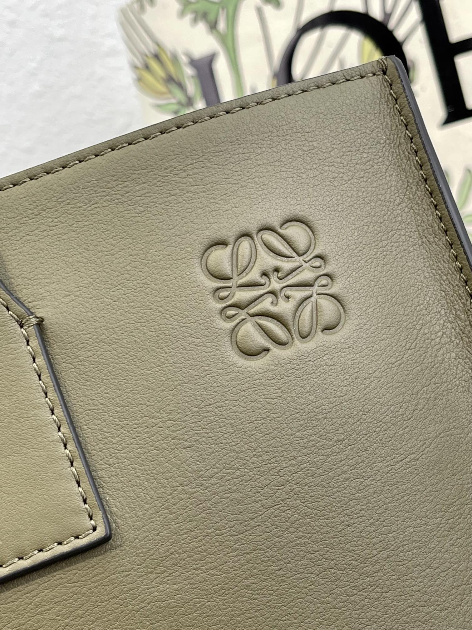 Сумка-тоут Loewe Buckle Straight с регулируемой длиной ручек - 1