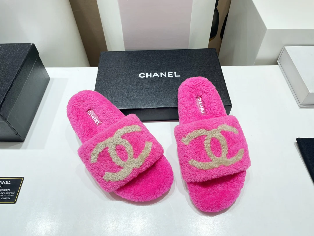 Классические осенние домашние тапочки Chanel 2022 года из овечьей шерсти, бестселлер – розовые.
