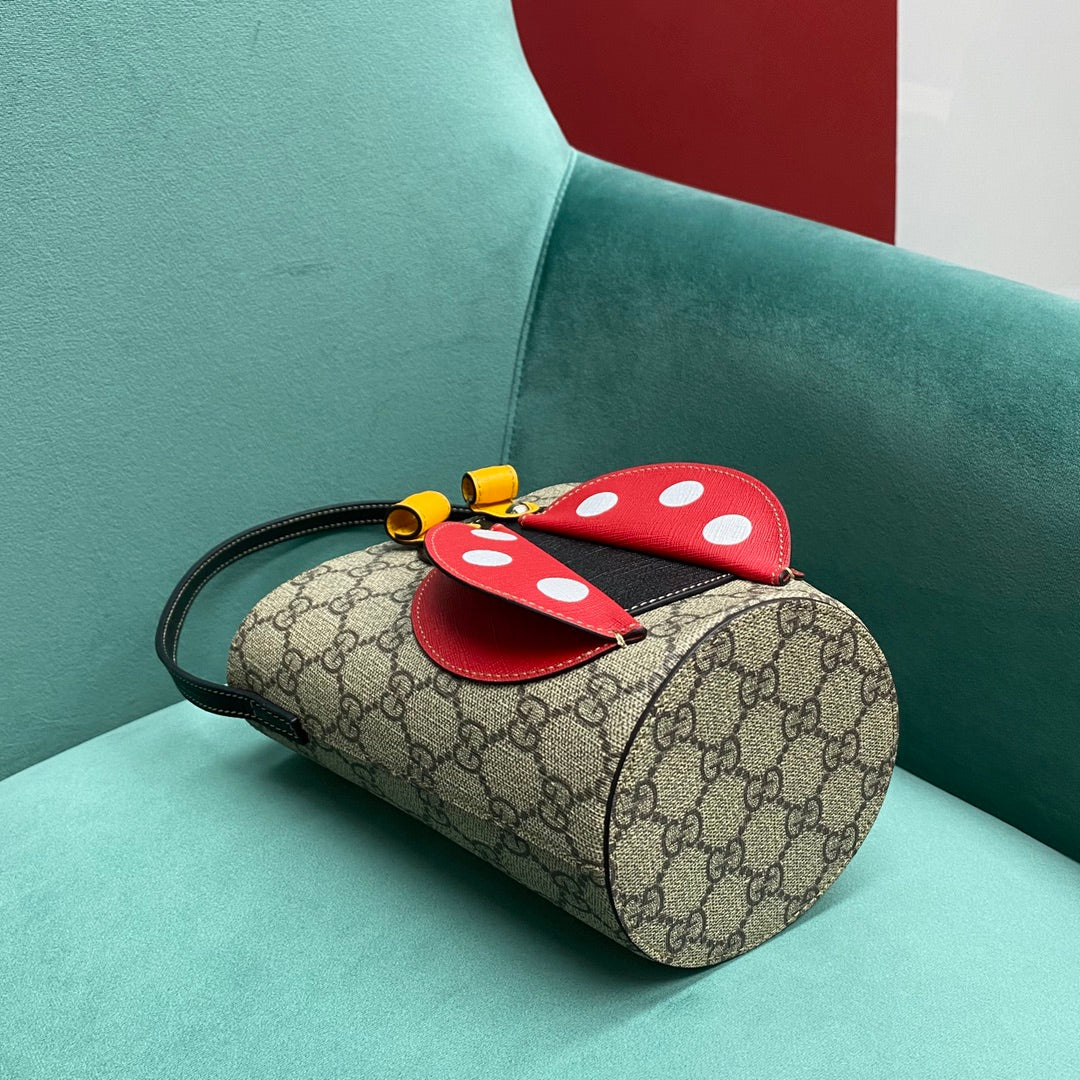 Детская сумка-ведро Gucci с рисунком божьей коровки — стиль Шэнь Мэнчэнь.