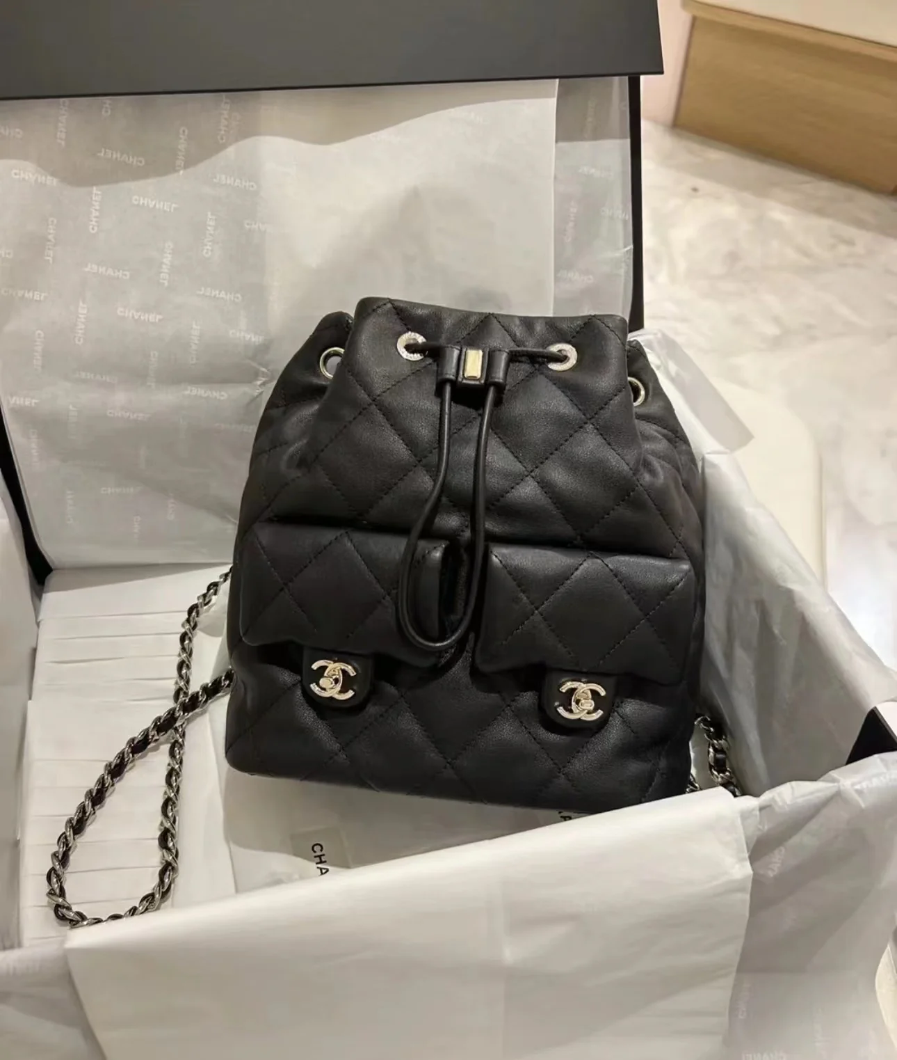 Рюкзак Chanel 23B — черный