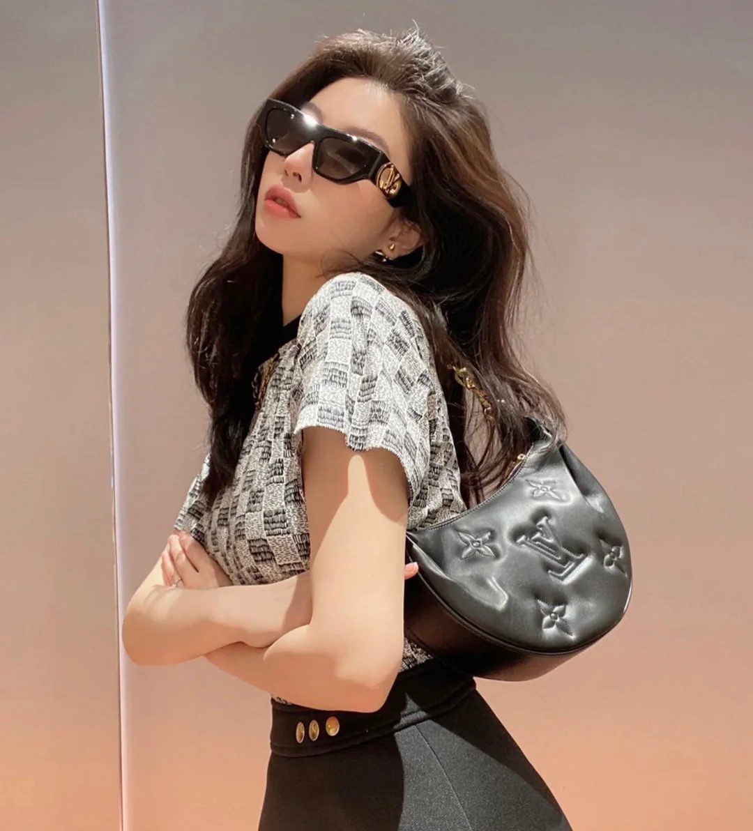 m59799-LV-over-the-moon-handbag-black-on-body photo