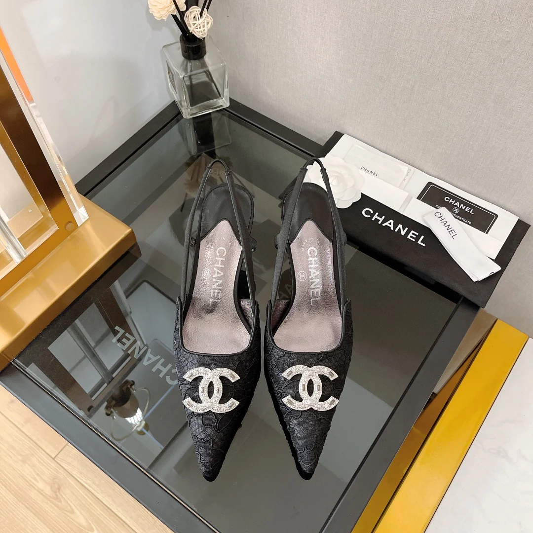 Туфли Chanel на высоком каблуке с пряжкой и стразами - Винтажная коллекция - 6-5 см