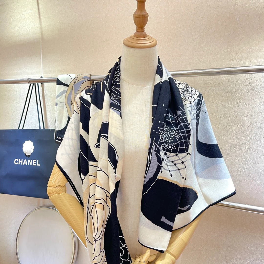 Классический кашемировый платок Chanel ?Камелия? — 140 см