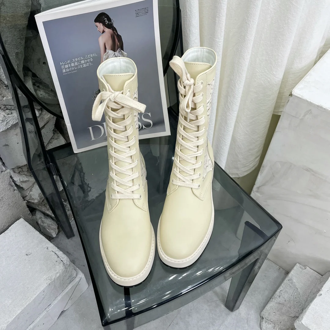 Fendi - Высокие сапоги на шнуровке - Белые