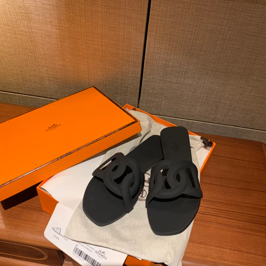 Новые тапочки Hermes-aloha в форме свиного носа