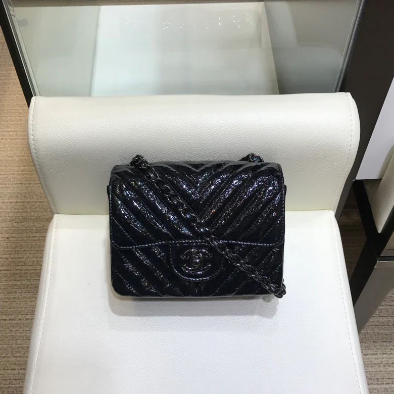 Коллекция Chanel Весна/Лето 2018 - Плиссированная металлизированная кожа - Телячья кожа - Сумка CF - 17 см - 1