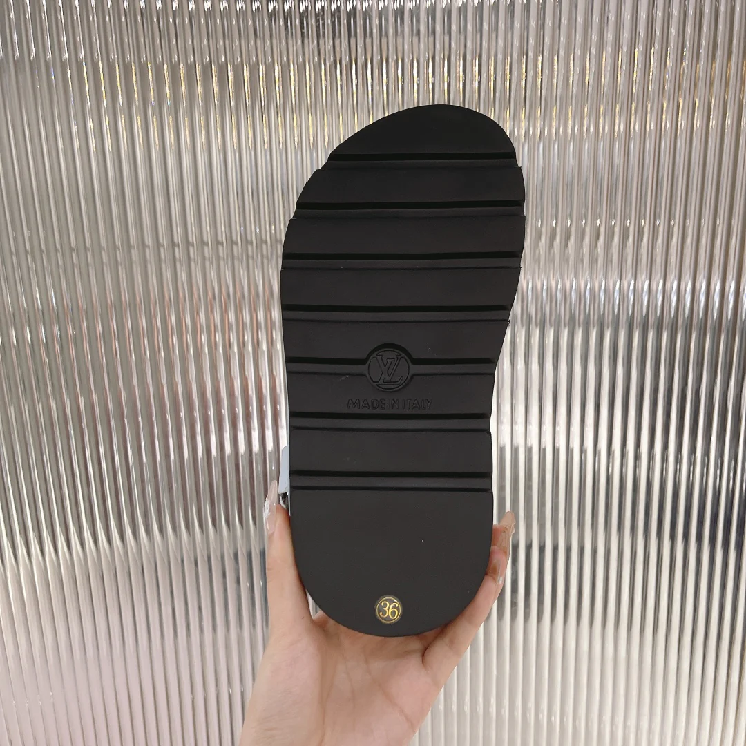 LV - Светло-голубые сандалии