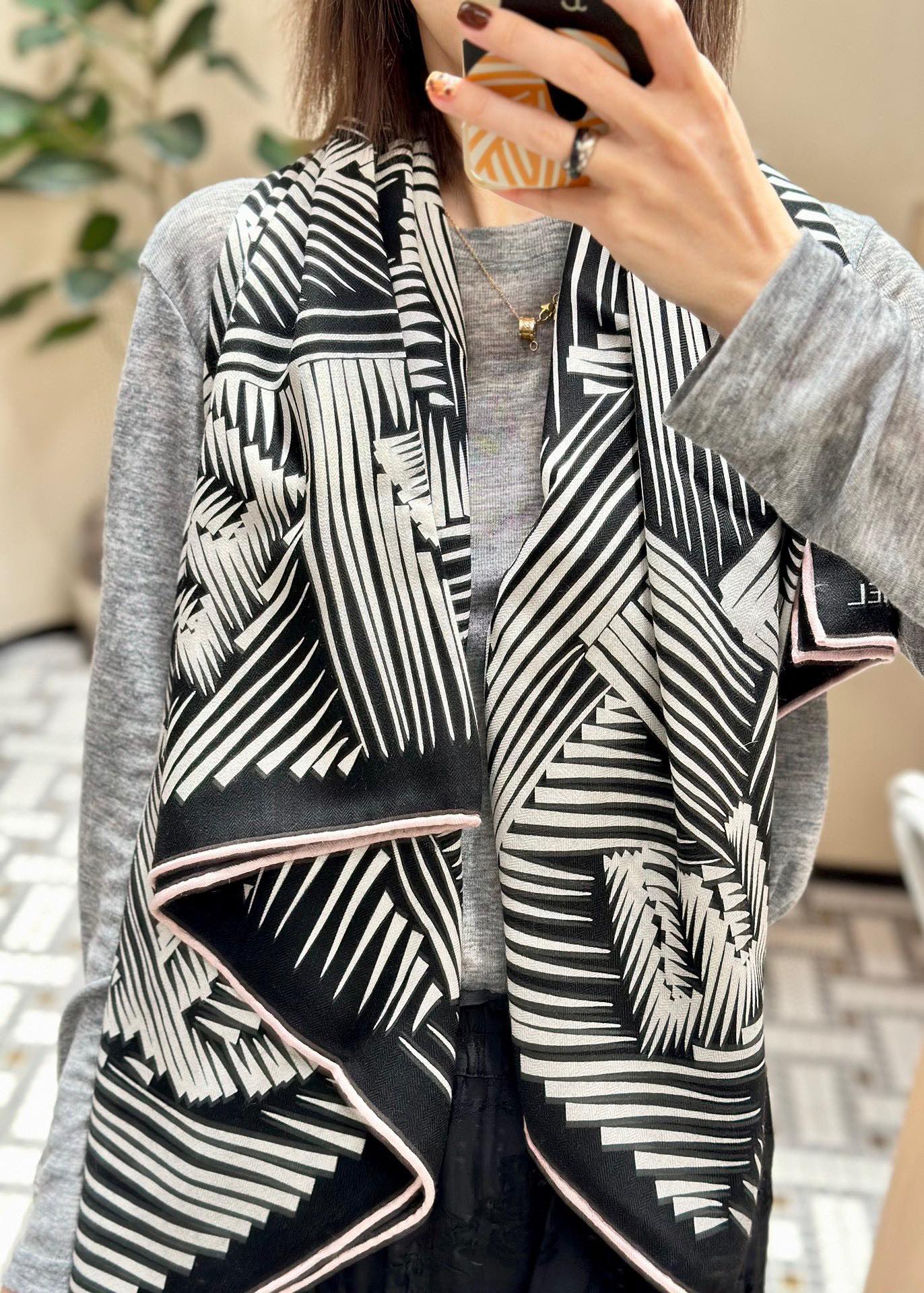 Шарф Chanel 2024 в линейном стиле - 140-140