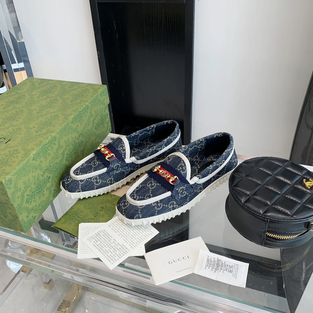 Лоферы Gucci - повседневная обувь на плоской подошве