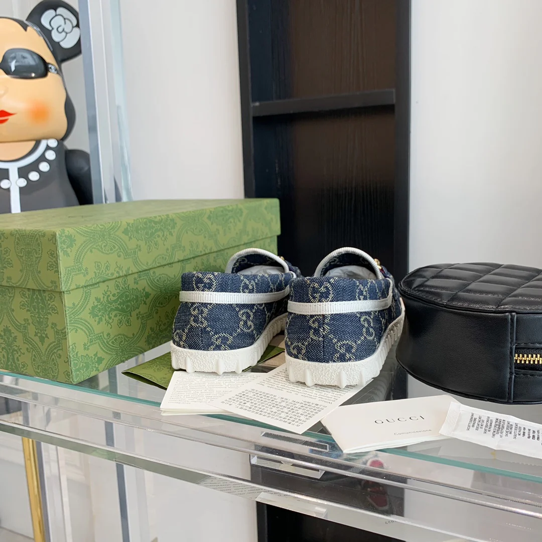 Лоферы Gucci - повседневная обувь на плоской подошве