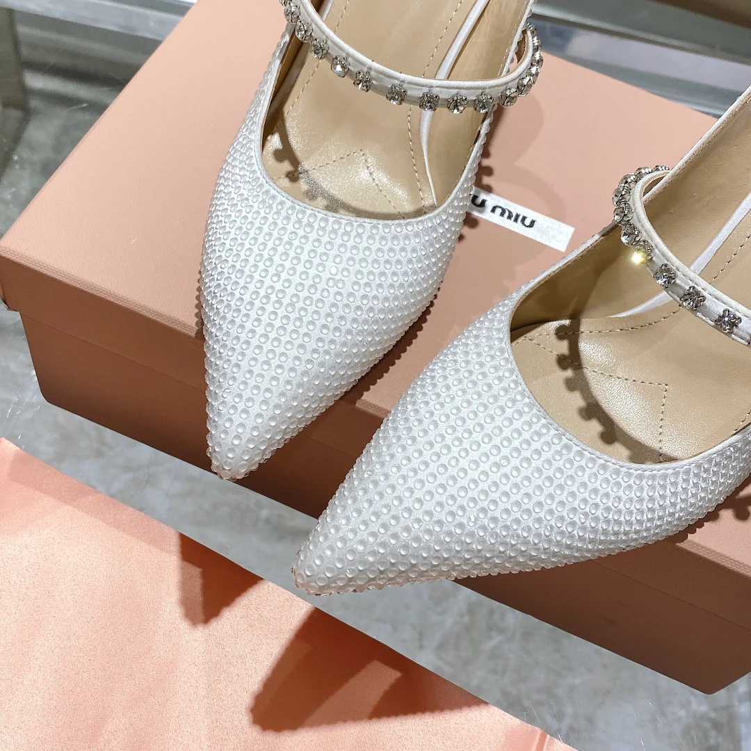 Новые поступления коллекции Miu Miu весна/лето 2022 — Туфли на шпильке — Белые