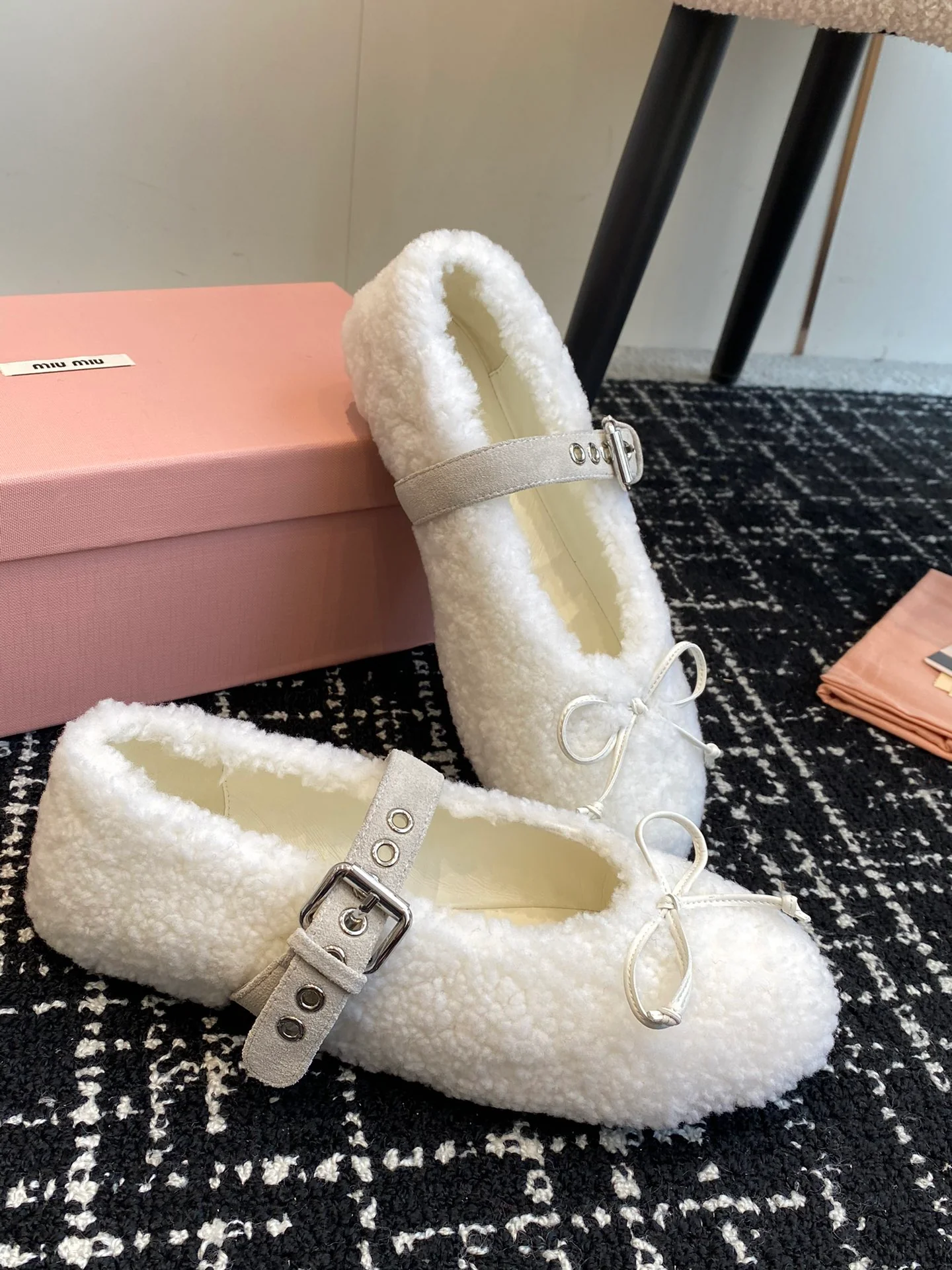 Шерстяные туфли Miu Miu 2024 - белые