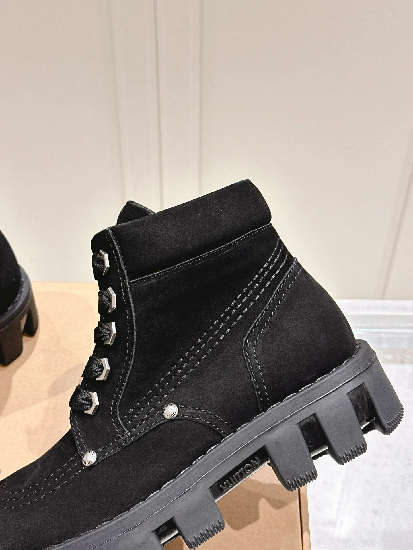 Ботинки Dr. Martens на платформе LV-2024 - черные