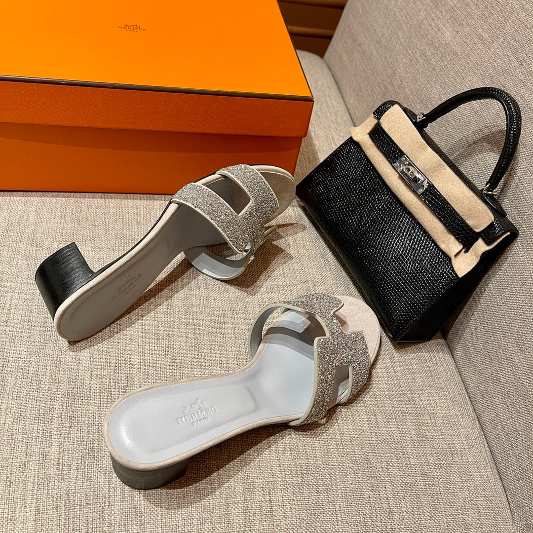 Босоножки Hermes-H на среднем каблуке с бриллиантовой гравировкой-1