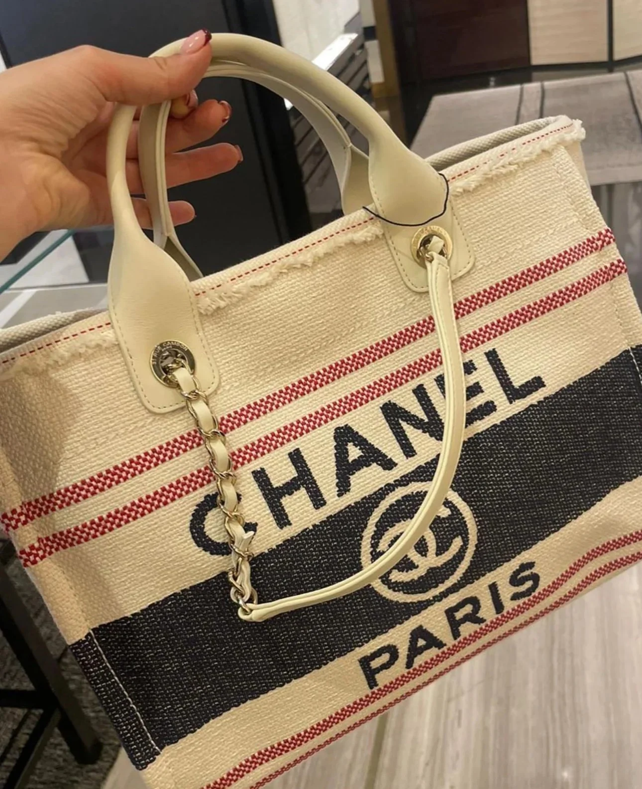 Пляжная сумка Chanel 25c, косметичка, красно-синяя.