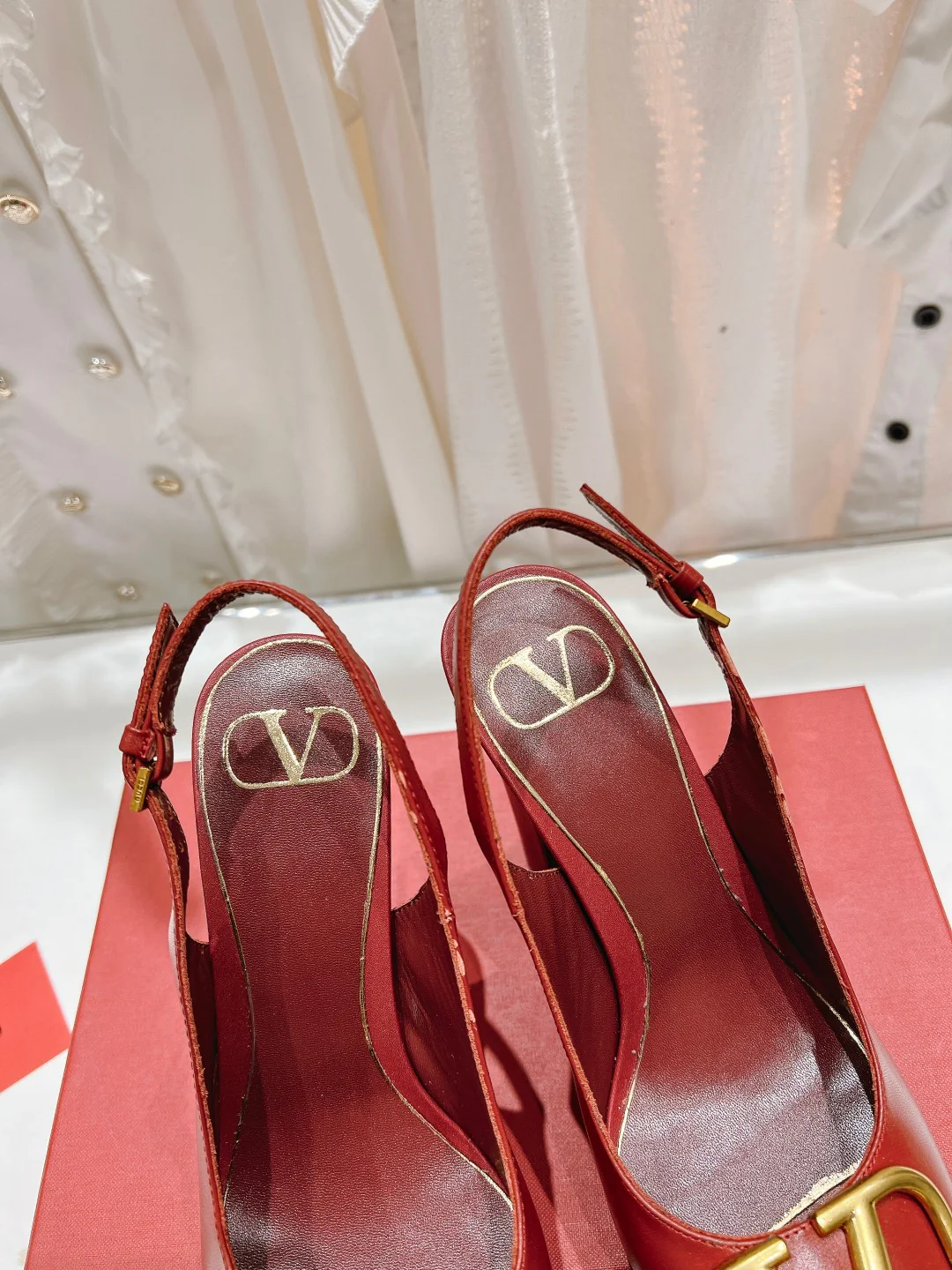 Новинка лета 2023 от Valentino - Сандалии на платформе - Оранжево-красные