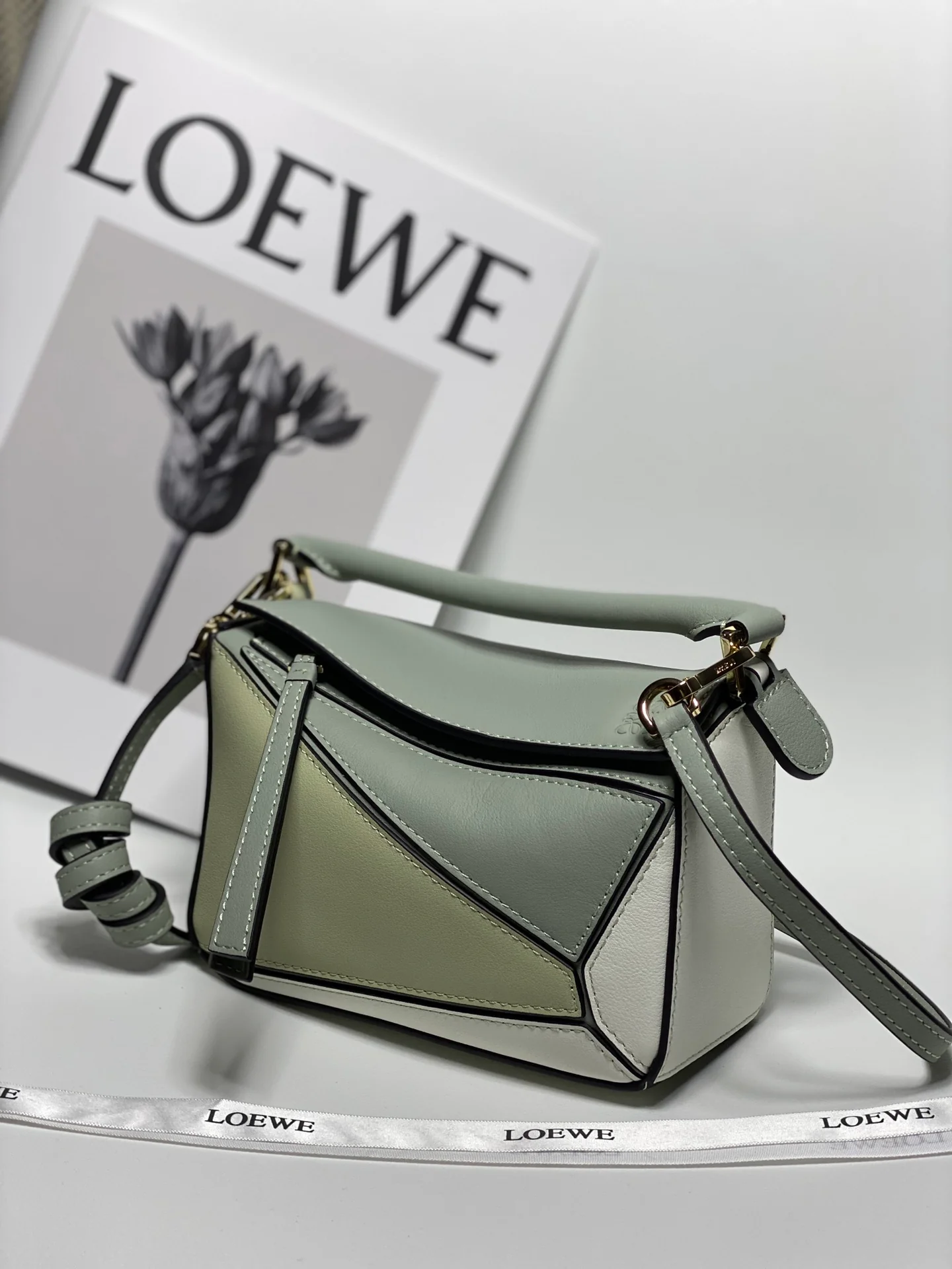 Мини-сумка Loewe Puzzle Bag из телячьей кожи - 28