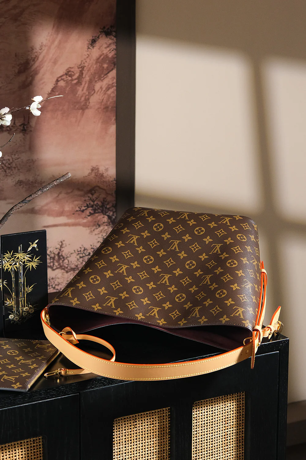 Классическая сумка-корзинка LV с монограммой