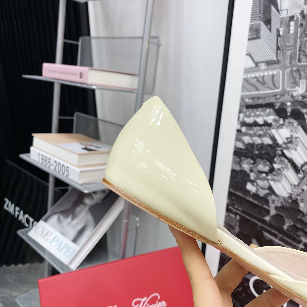 RV - Плоская подошва, полый квадратный носок - Белый