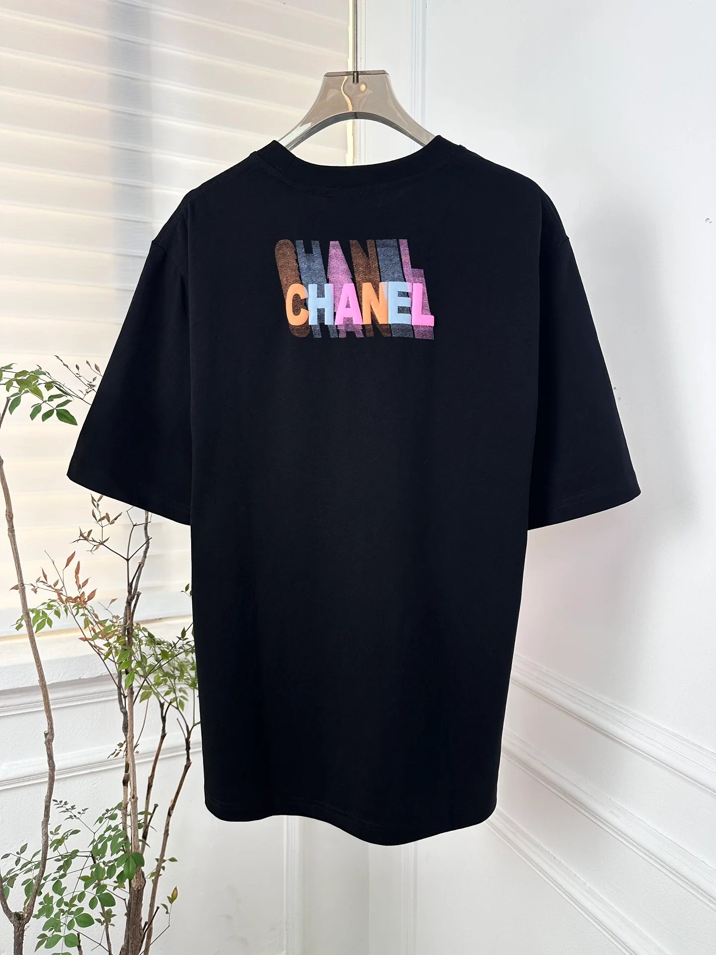 Новая футболка Chanel весна/лето 2024 с винтажным принтом 