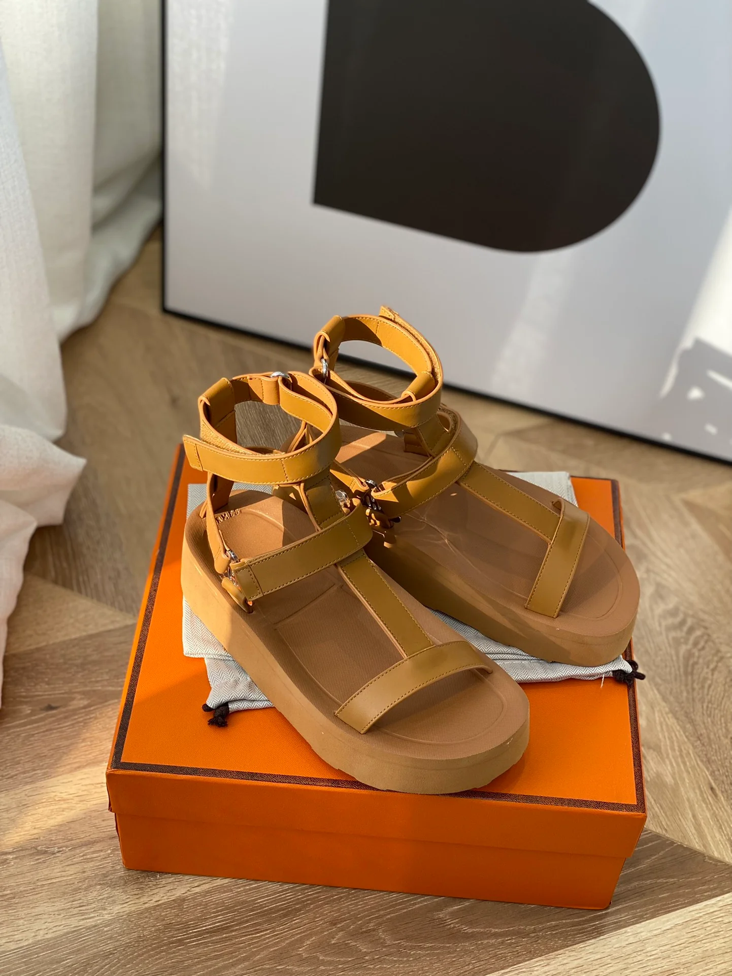 Римские сандалии на платформе Hermes