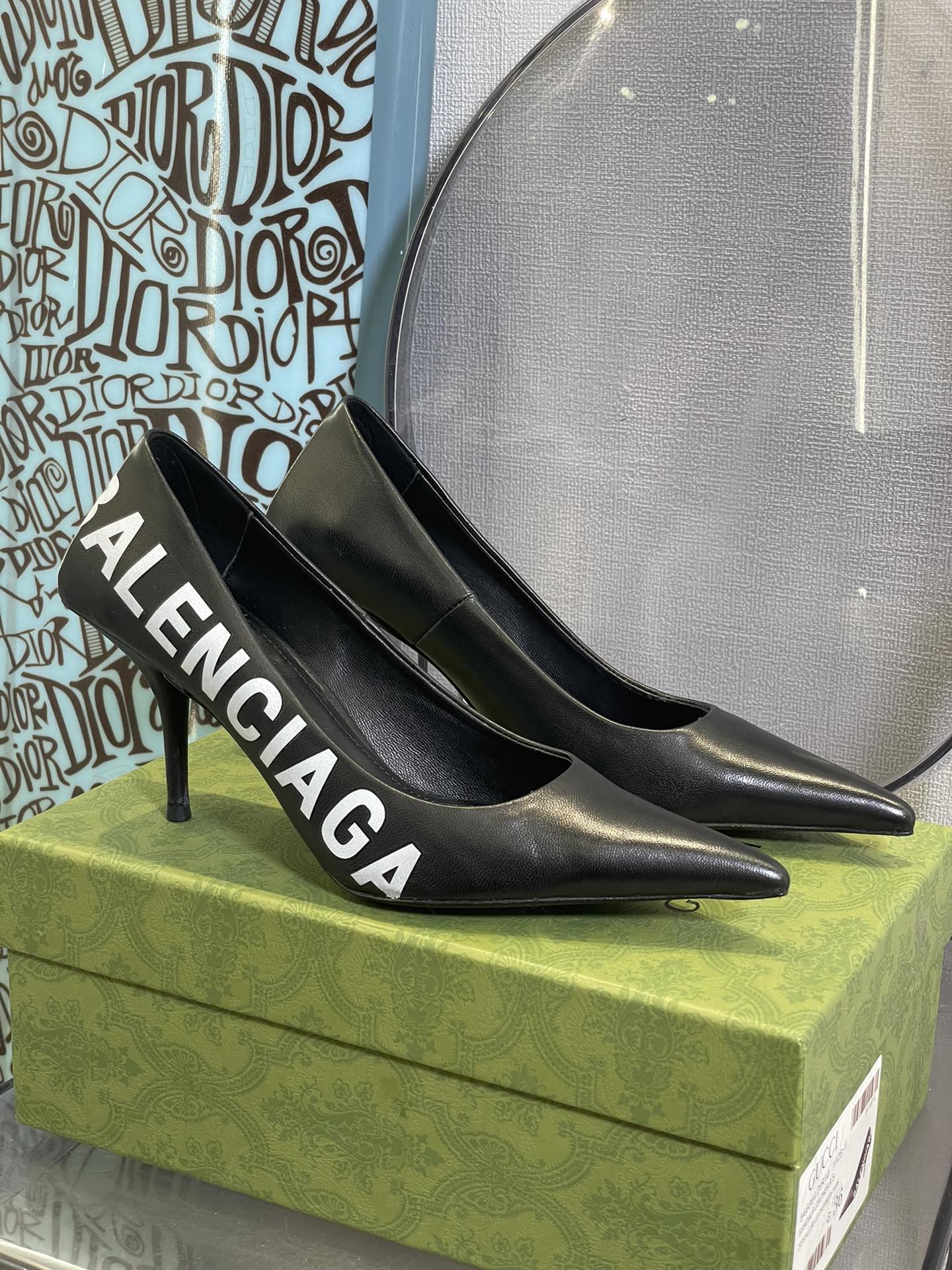 Туфли на высоком каблуке с острым носком, созданные в рамках сотрудничества Gucci и Balenciaga.