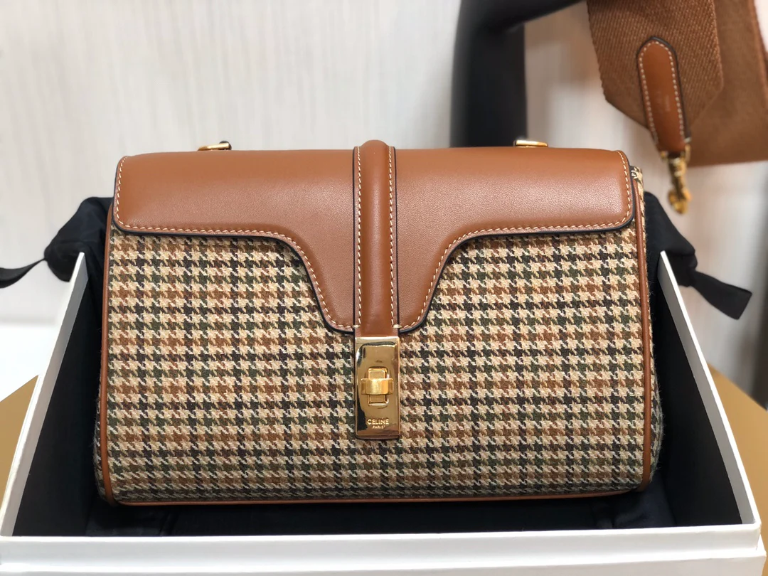 Сумка Celine Teen Soft 16 из мягкой телячьей кожи с узором ?гусиная лапка?.