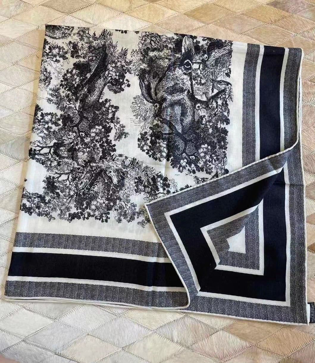 Dior - Квадратный шарф из бархата ручной росписи от Joui - 110 см - 110 см - 2