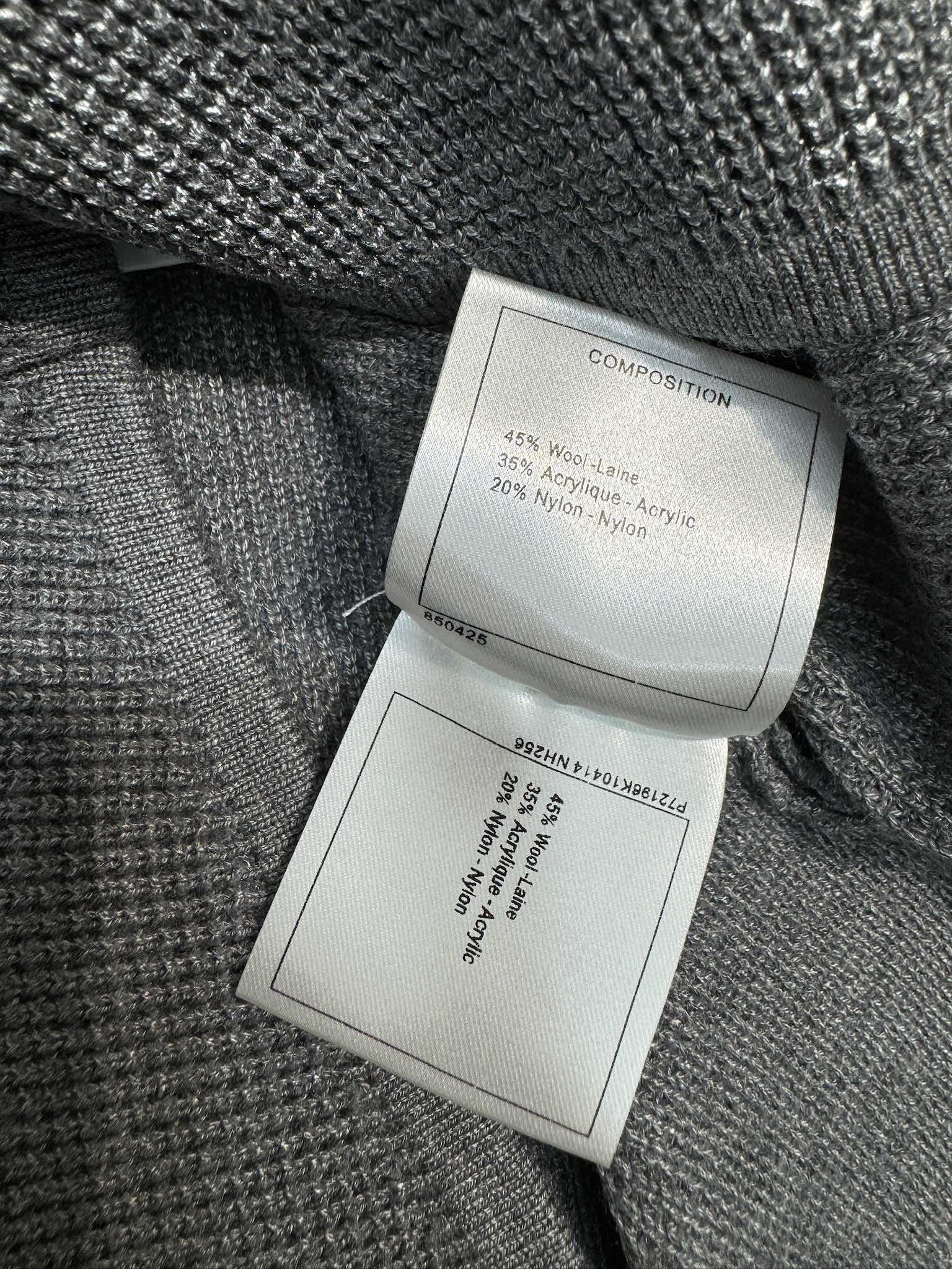 Вязаный жилет Chanel 2403 Graffiti с V-образным вырезом - темно-серый